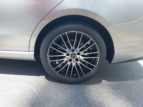 Used 2025 Mercedes-Benz C 300 Sedan image 35