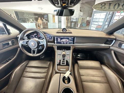 Used 2018 Porsche Panamera 4S image 2