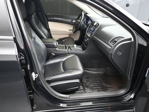 Used 2021 Chrysler 300 Touring w/ Sport Appearance Package RWD image 9