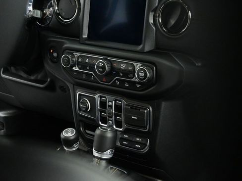 Used 2021 Jeep Wrangler Unlimited Sahara image 36