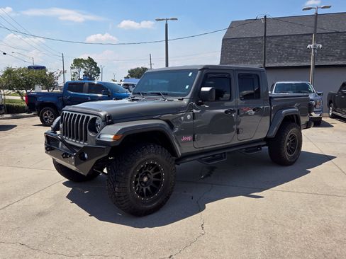 Used 2021 Jeep Gladiator Overland w/ Popular Equipment Package AWD/4WD image 3