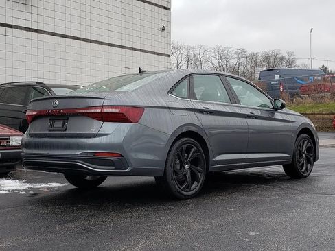 New 2026 Volkswagen Jetta SE FWD image 3