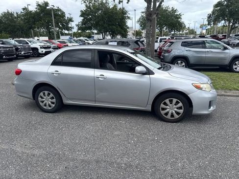 Used 2011 Toyota Corolla LE FWD image 2