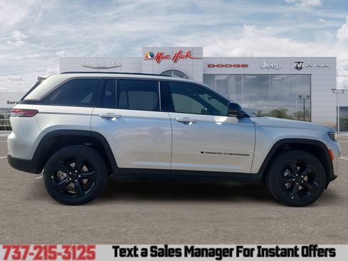 New 2026 Jeep Grand Cherokee Limited w/ Limited Altitude Package RWD image 6