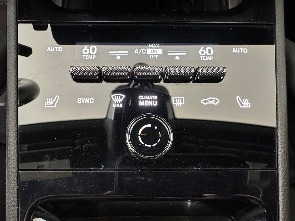 Certified 2024 Porsche Cayenne AWD/4WD image 31