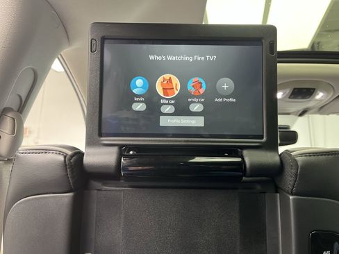 Used 2022 Chrysler Pacifica Limited w/ Uconnect Theater Family Group image 8