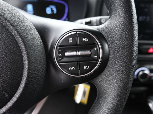 Used 2025 Kia Soul LX w/ LX Technology Package FWD image 18