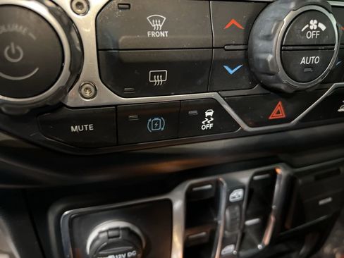 Used 2022 Jeep Wrangler Unlimited Rubicon 4xe image 31