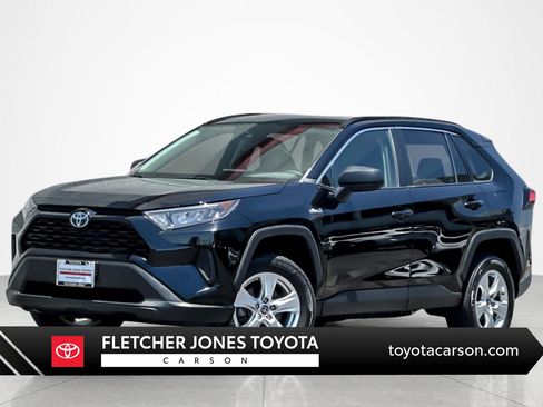 Used 2021 Toyota RAV4 LE AWD/4WD image 1