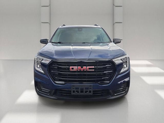 Used 2023 GMC Terrain SLE w/ Driver Convenience Package FWD image 8