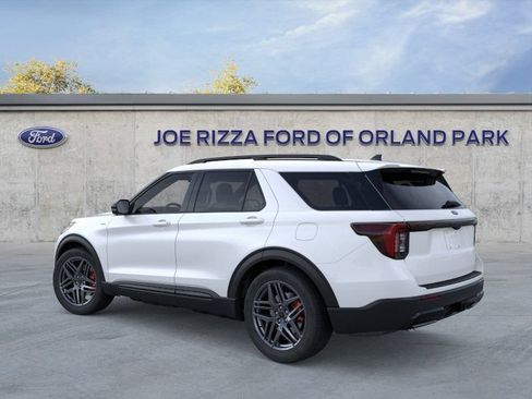 New 2026 Ford Explorer ST-Line w/ ST-Line Street Pack AWD/4WD image 4