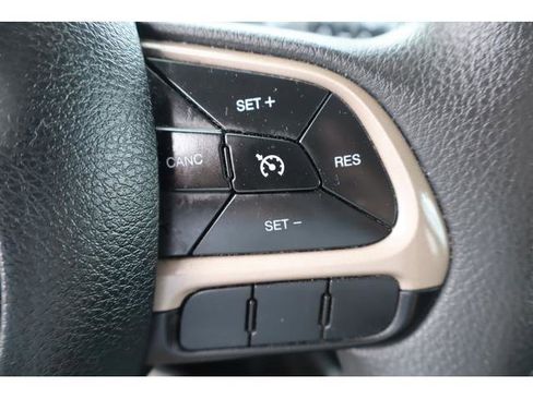 Used 2017 Jeep Renegade Sport w/ Power & Air Group FWD image 13
