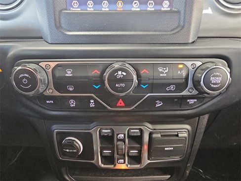 Used 2020 Jeep Wrangler Unlimited Sahara image 21