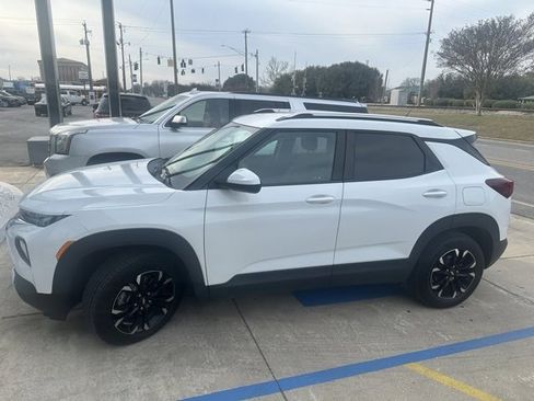 Used 2023 Chevrolet TrailBlazer LT image 1