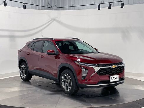 Used 2024 Chevrolet Trax LT image 37