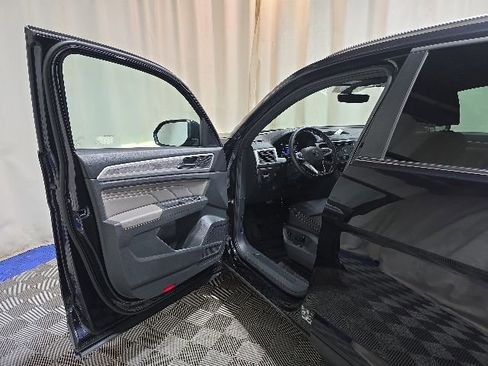 Used 2023 Volkswagen Atlas Cross Sport SE AWD/4WD image 11