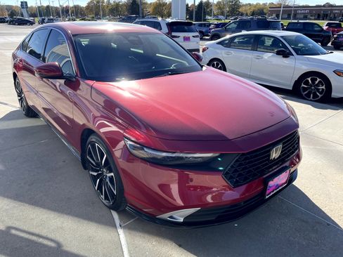 Used 2024 Honda Accord Touring image 4