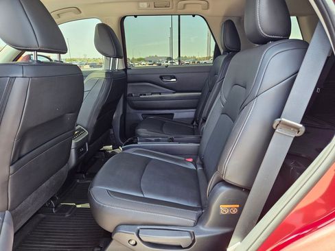 Used 2025 Nissan Pathfinder SL w/ SL Premium Package FWD image 24
