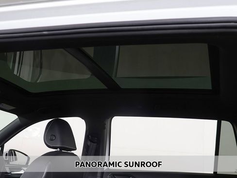 Used 2022 Volkswagen Tiguan SEL R-Line image 4