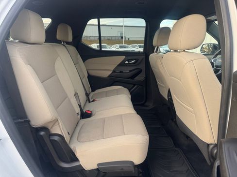 Used 2022 Chevrolet Traverse LS image 33