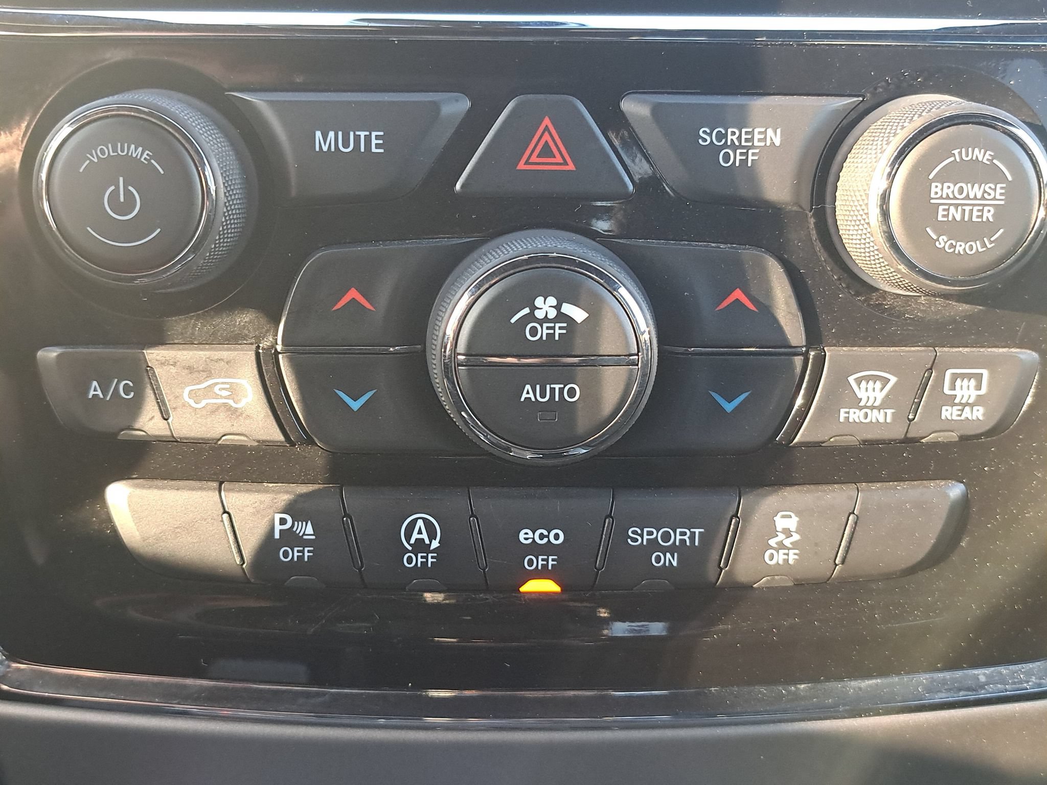 Used 2020 Jeep Grand Cherokee Altitude AWD/4WD image 23