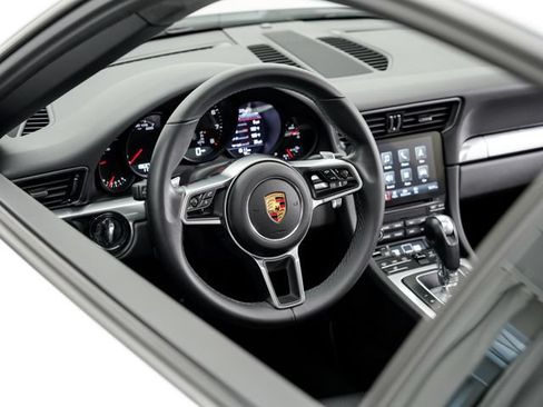Certified 2018 Porsche 911 Carrera RWD image 9