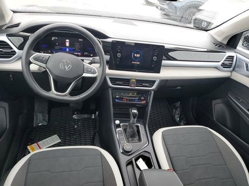 Certified 2025 Volkswagen Taos SE AWD/4WD image 10