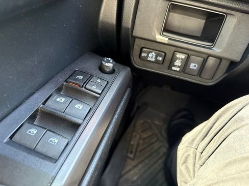 Used 2018 Toyota Tacoma TRD Sport w/ Technology Package AWD/4WD image 21