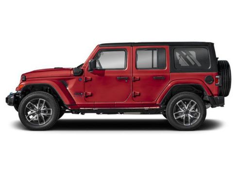Used 2025 Jeep Wrangler Sahara image 3