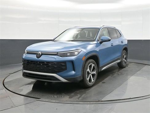 New 2026 Volkswagen Tiguan SE image 3