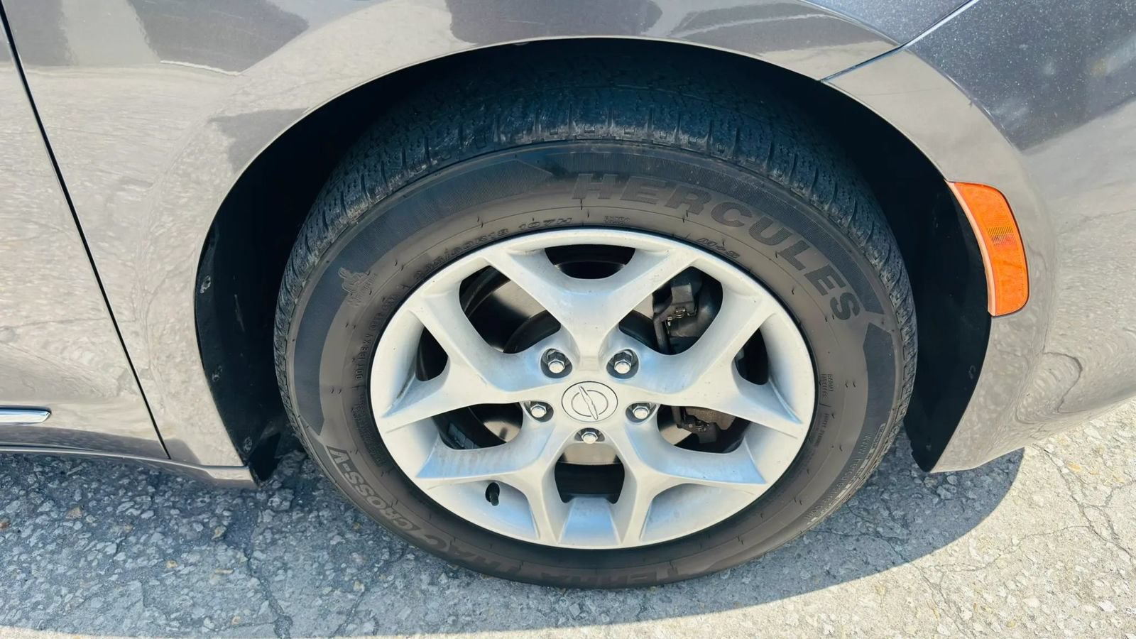 Used 2018 Chrysler Pacifica Touring-L Plus FWD image 24