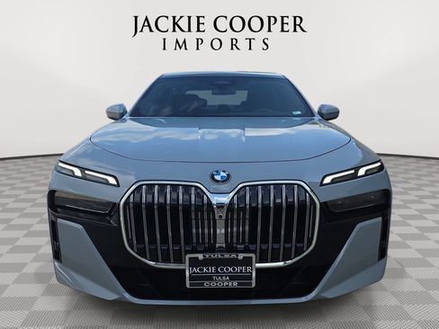 Used 2024 BMW 760i xDrive w/ Premium Package AWD/4WD image 2