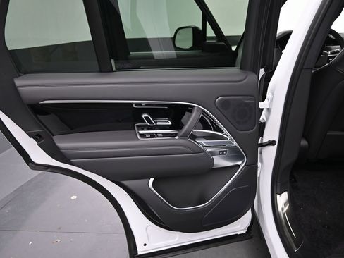 New 2025 Land Rover Range Rover SE AWD/4WD image 18