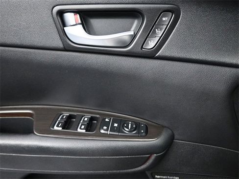 Used 2020 Kia Optima Premium image 26