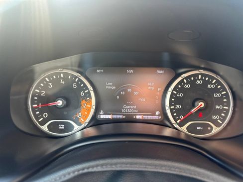 Used 2018 Jeep Renegade Altitude w/ UConnect 8.4 Nav Group AWD/4WD image 6