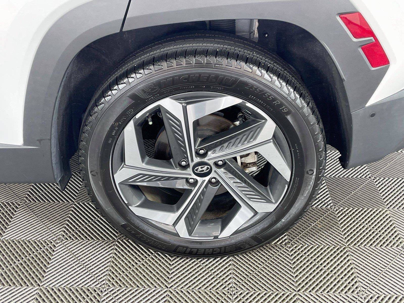 Certified 2023 Hyundai Tucson Limited AWD/4WD image 35