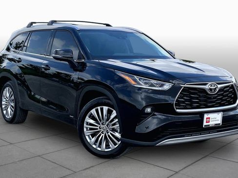 Used 2026 Toyota Highlander Platinum AWD/4WD image 3