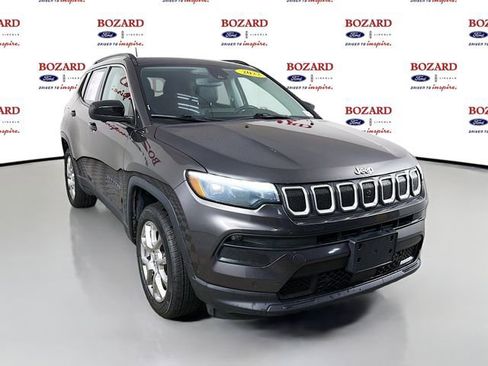 Used 2022 Jeep Compass Latitude w/ Sun and Sound Group AWD/4WD image 1