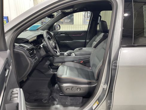 New 2026 GMC Acadia AT4 w/ Luxury Package AWD/4WD image 2