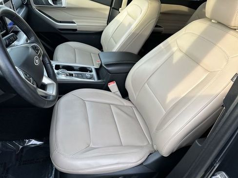 Used 2023 Ford Explorer XLT w/ Equipment Group 202A AWD/4WD image 15