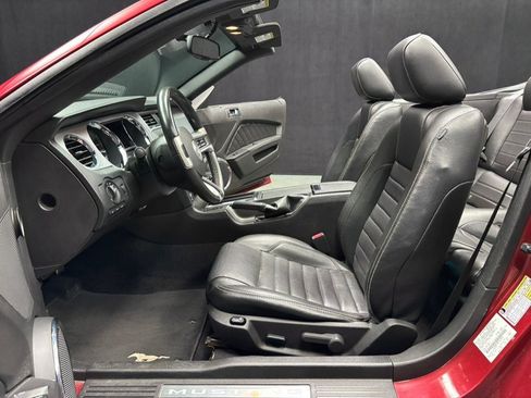 Used 2010 Ford Mustang Premium RWD image 38