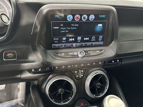 Used 2018 Chevrolet Camaro LT RWD image 21