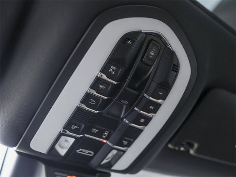 Certified 2022 Porsche Macan image 29