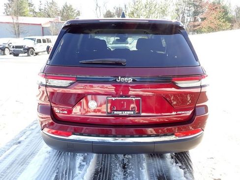 Certified 2023 Jeep Grand Cherokee Laredo image 4