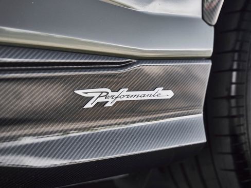 Used 2023 Lamborghini Urus Performante AWD/4WD image 14