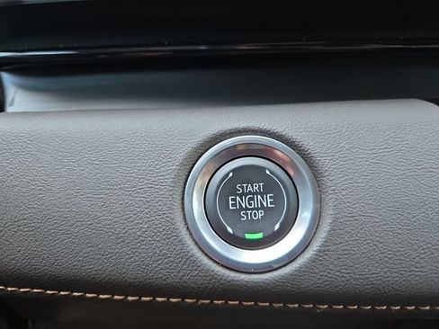 Used 2024 Cadillac Escalade Premium Luxury AWD/4WD image 28