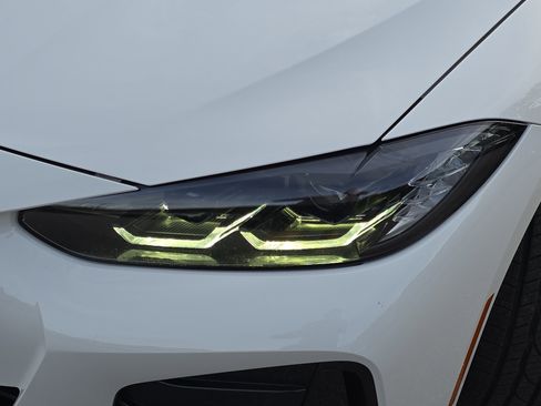 Used 2023 BMW M440i Coupe w/ Premium Package image 31