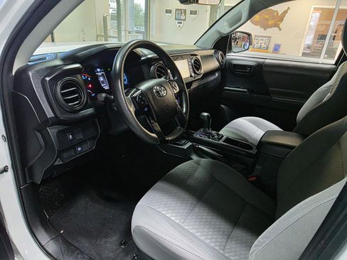 Used 2020 Toyota Tacoma SR image 17
