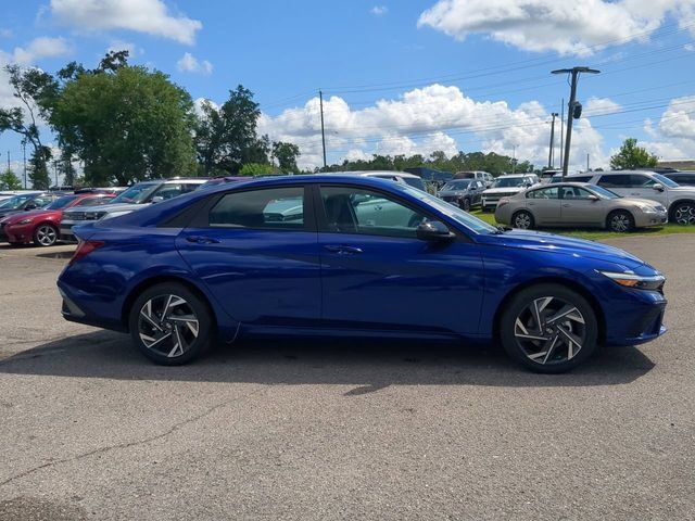 New 2025 Hyundai Elantra SEL FWD image 4