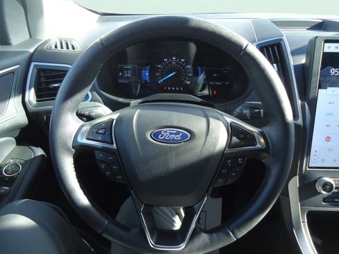 Used 2022 Ford Edge SEL w/ Convenience Package image 12